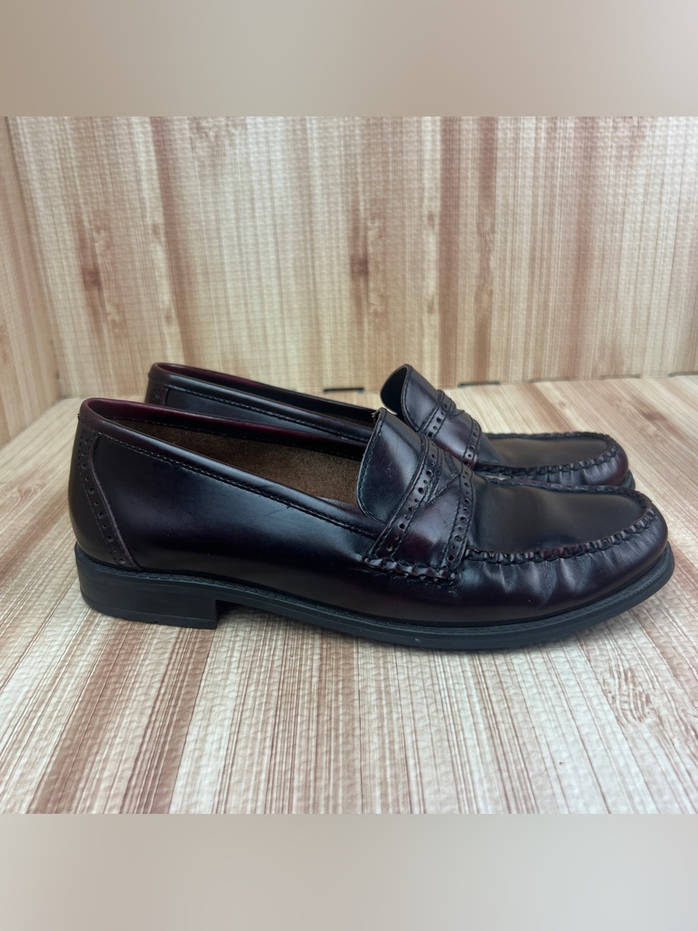 GH Bass Weejuns Clara Penny Loafers Womens 7M Burgundy Leather Classic Slip On